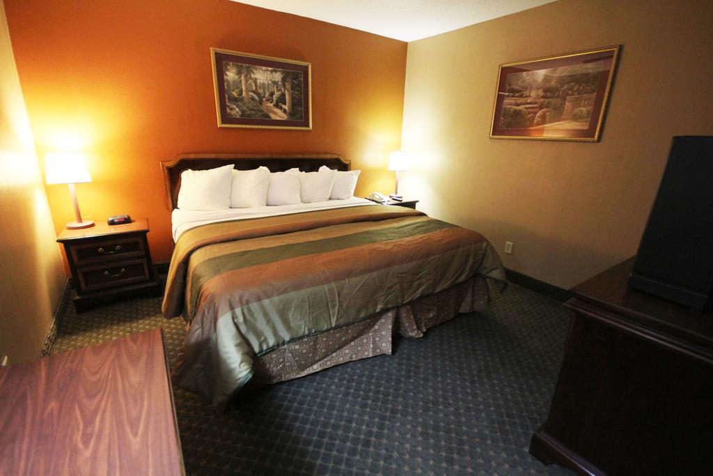 Rodeway Inn & Suites Нашвил Екстериор снимка